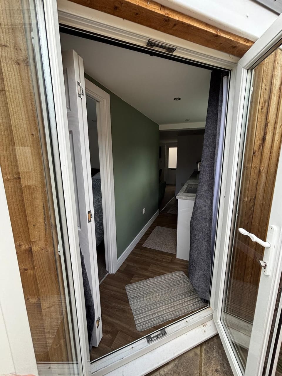 New 1 bedroom Apartment, parking, garden and patio 5 mins from Docks and Quays Apartment in Gloucester