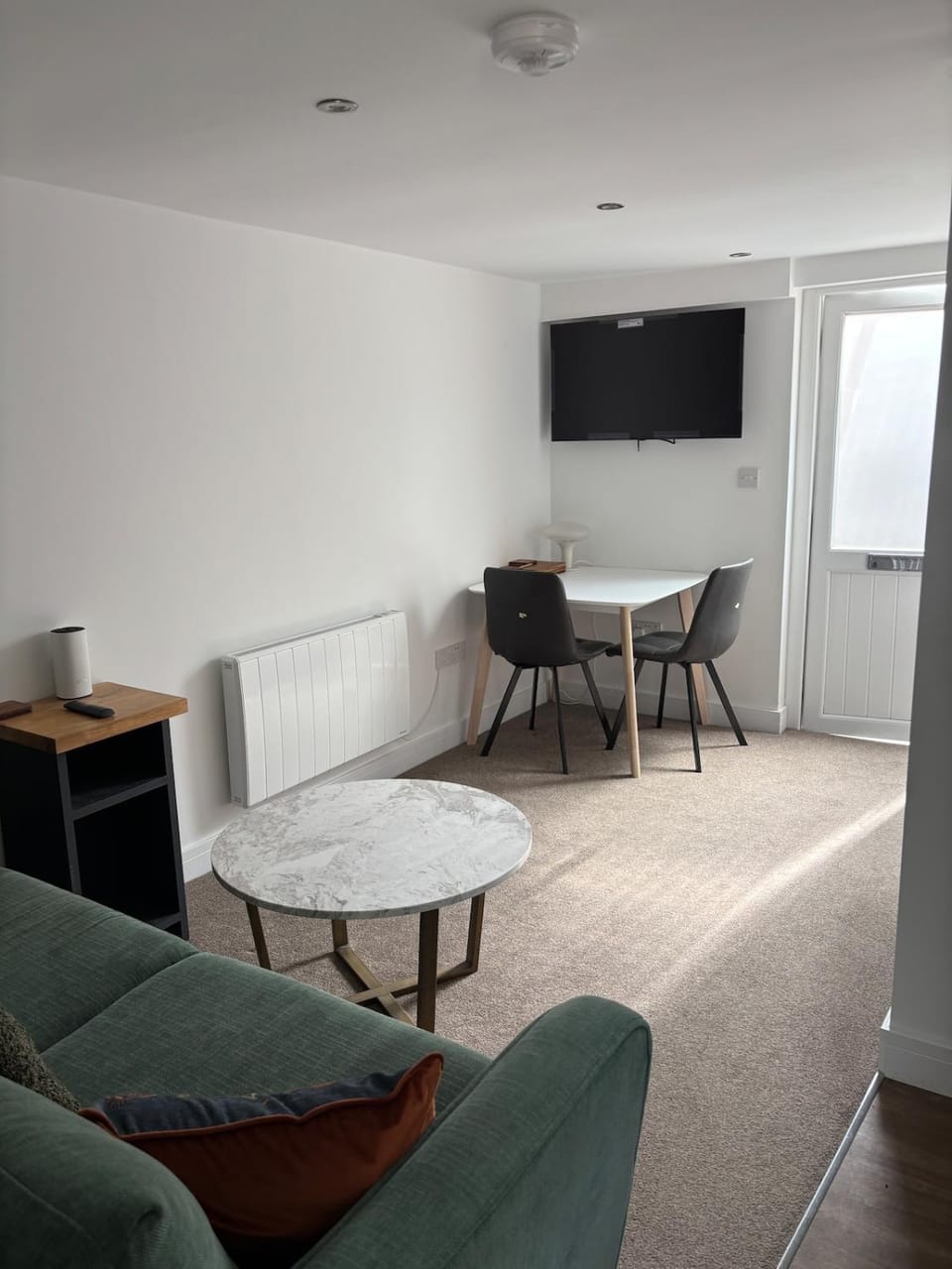 New 1 bedroom Apartment, parking, garden and patio 5 mins from Docks and Quays Apartment in Gloucester