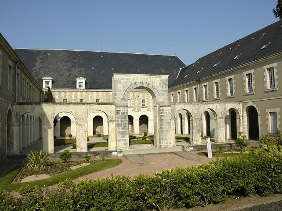 Charmant T2 avec Garage, Balcon Sud, à 250m Plage et 350m Marché Arago - FR-1-92-575 Apartment in Château-d'Olonne