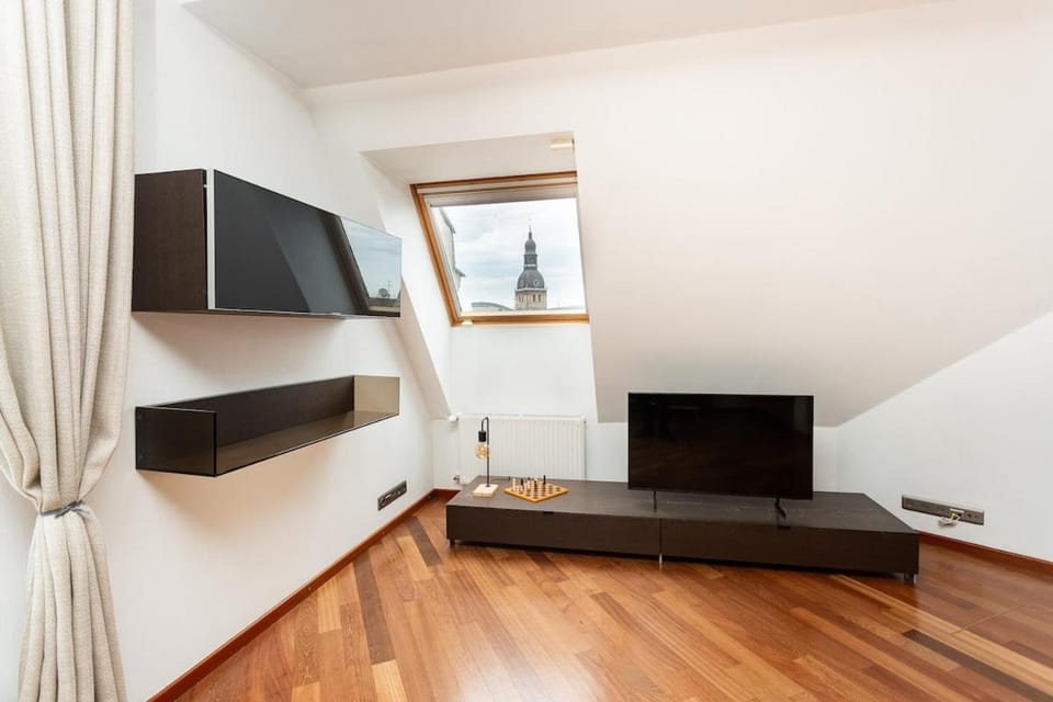Best Views in Old Town, 140m2 Duplex, Sauna, Stairs only - by Innorental Apartment in Riga