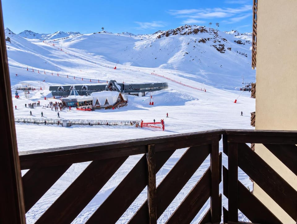Day, Natural landscape, Winter, Skiing, Mountain view, group of guests