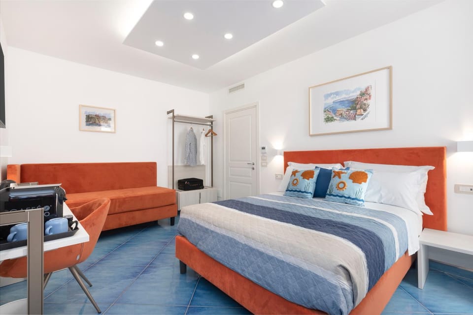 Bed, Coffee/tea facilities, Photo of the whole room, Bedroom, safe, wardrobe