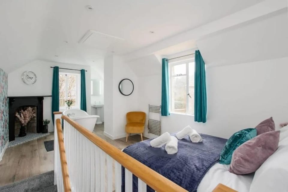 2-Bed Purbeck Cottage Including Free Blue Pool Entry House in Corfe Castle
