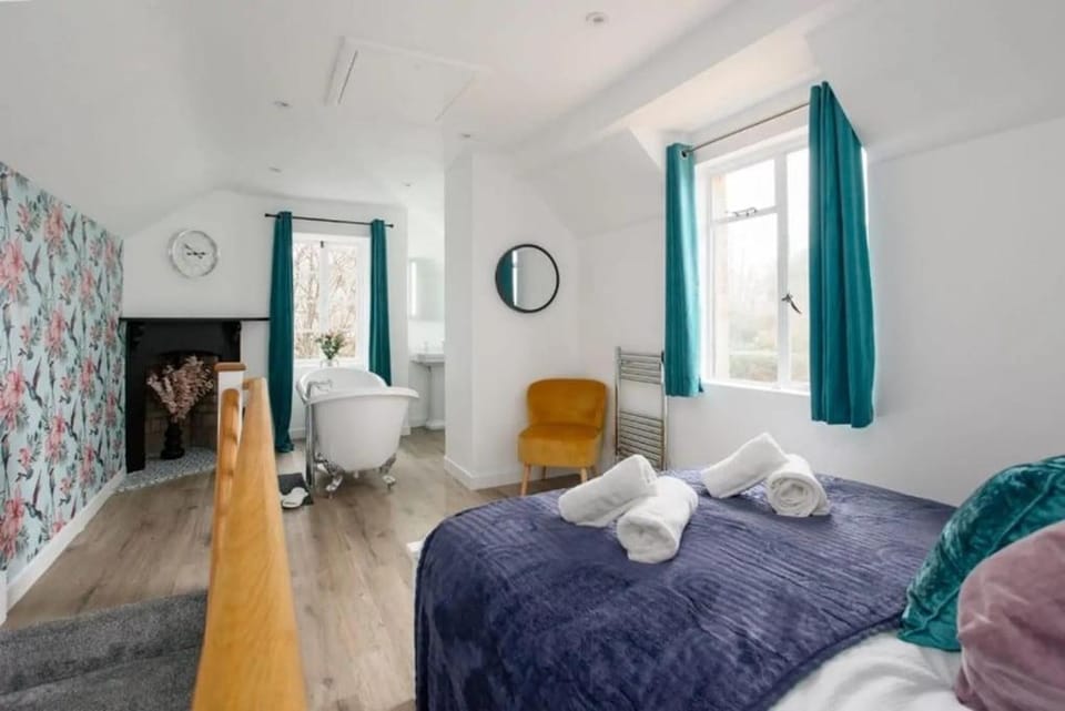 2-Bed Purbeck Cottage Including Free Blue Pool Entry House in Corfe Castle