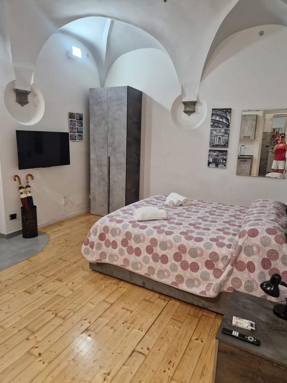 Photo of the whole room