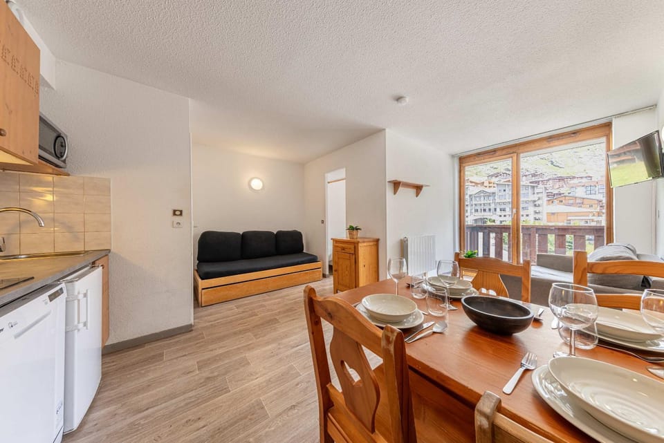 Residence Altineige, Ski In-Out with WiFi in Val Thorens, "V10" by Versant Collection Apartment in Les Allues