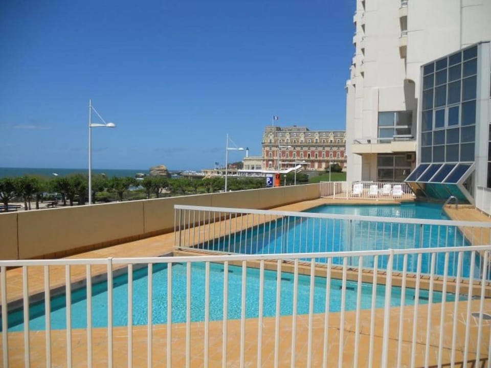 Studio Front de Mer avec Piscine et Balcon à Biarritz - FR-1-3-412 Apartment in Biarritz