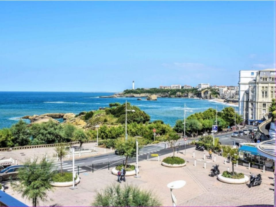Studio Front de Mer avec Piscine et Balcon à Biarritz Apartment in Biarritz