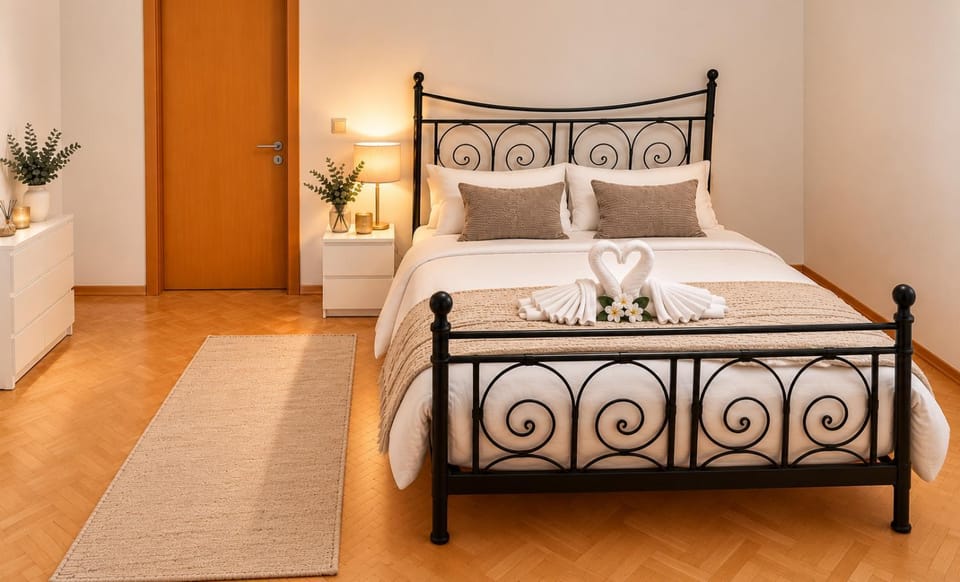 Bed, Photo of the whole room, Bedroom