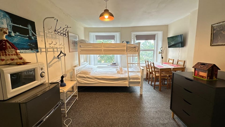 Angel Central Studios, 2 Min to Angel Tube, Central London Apartment in London Borough of Islington