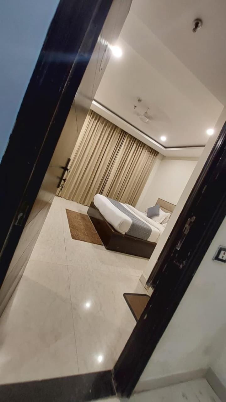 Hotal Lycoris Inn Chandigarh !! Zirakpur -Premium Stay !! Near Chandigarh Airport Hotel in Chandigarh