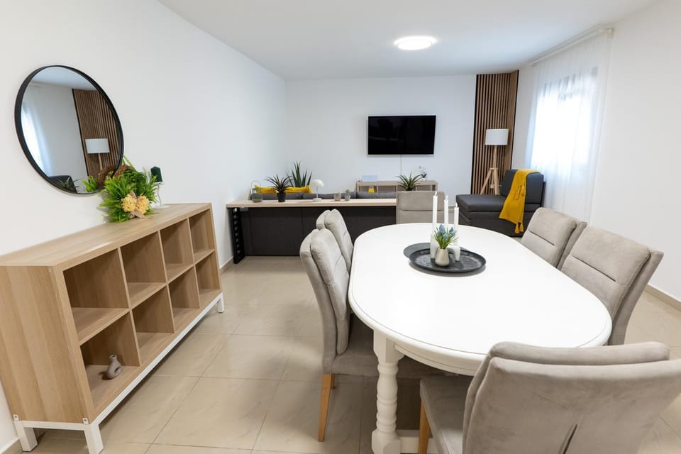 Living room, Dining area