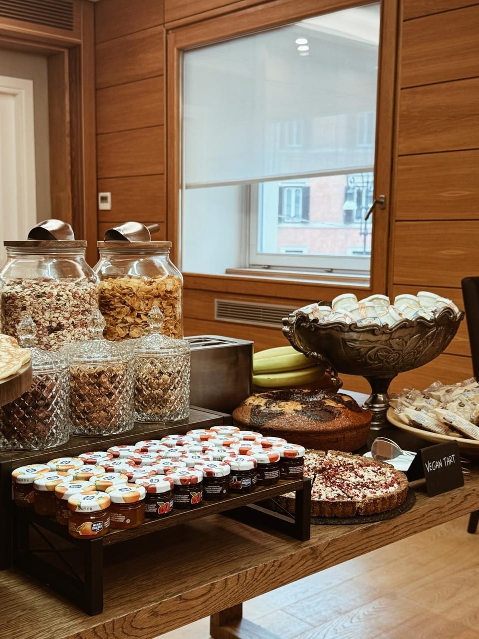 Food and drinks, Food, Breakfast, Continental breakfast, Buffet breakfast
