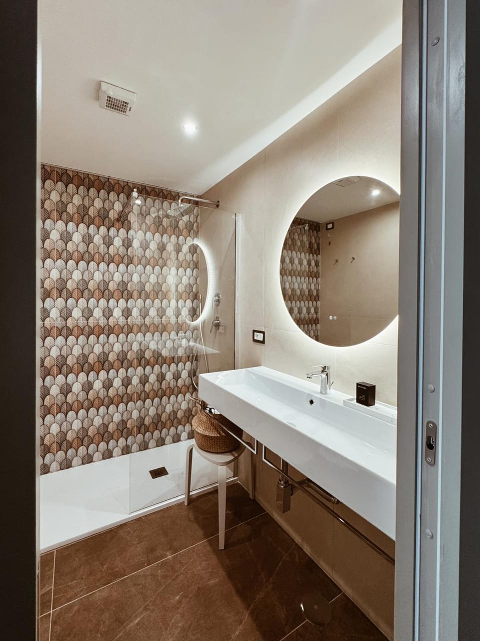 Shower, Bathroom, towels