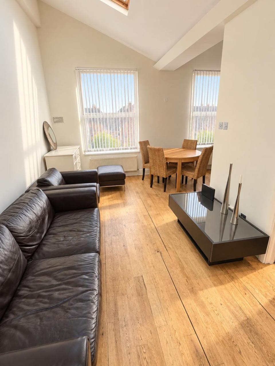 Living room, Photo of the whole room, Dining area