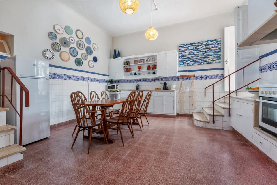Dining area, Food, stove