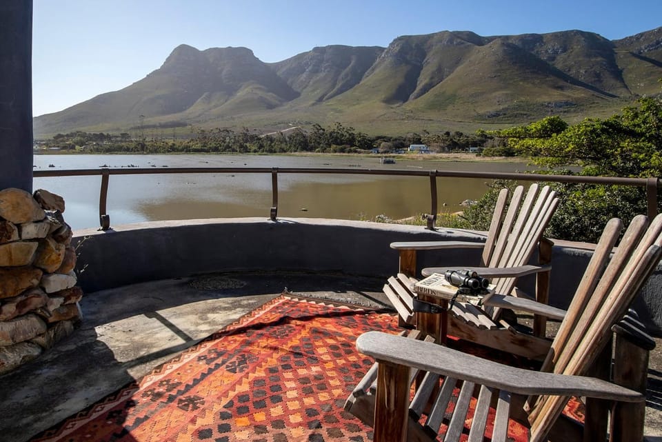 Balcony/Terrace, Seating area, Lake view, Mountain view