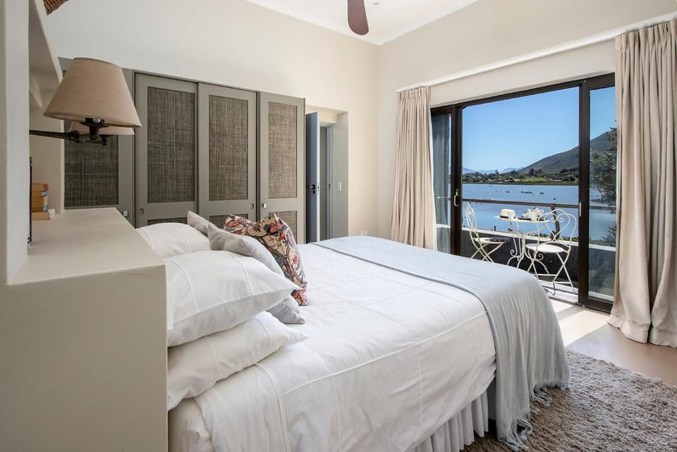 Bed, View (from property/room), Bedroom, Lake view