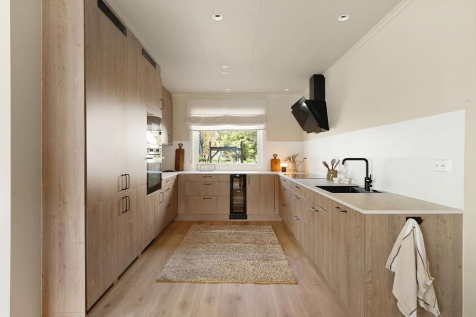 Kitchen or kitchenette, minibar, stove