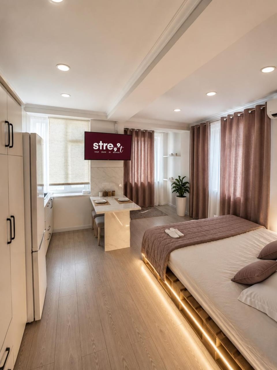 Property building, Bed, Living room, Photo of the whole room, Seating area, Bedroom, towels, wardrobe