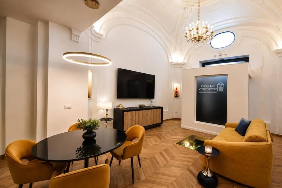 TV and multimedia, Living room, Seating area, Evening entertainment