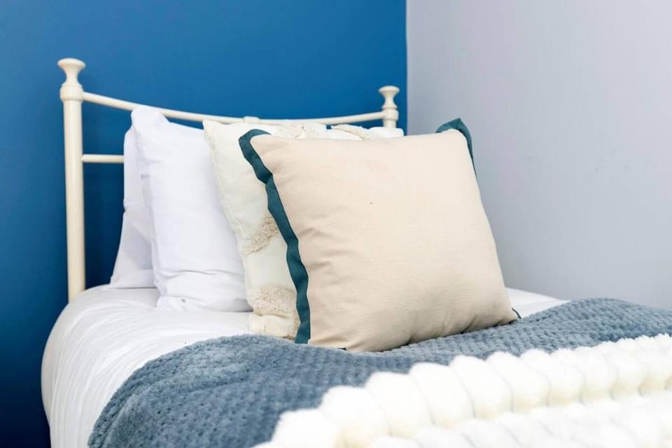 Spacious 2BR in South Shields, Sleeps 3, Free Parking Apartment in South Shields