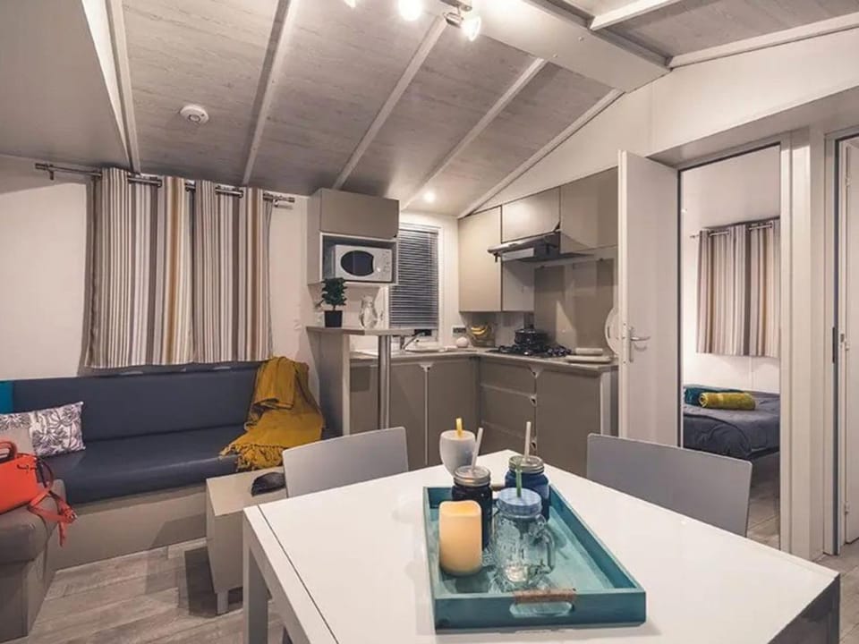 Mobil home avec climatisation - 6 pers. Campground/ 
RV Resort in Agde
