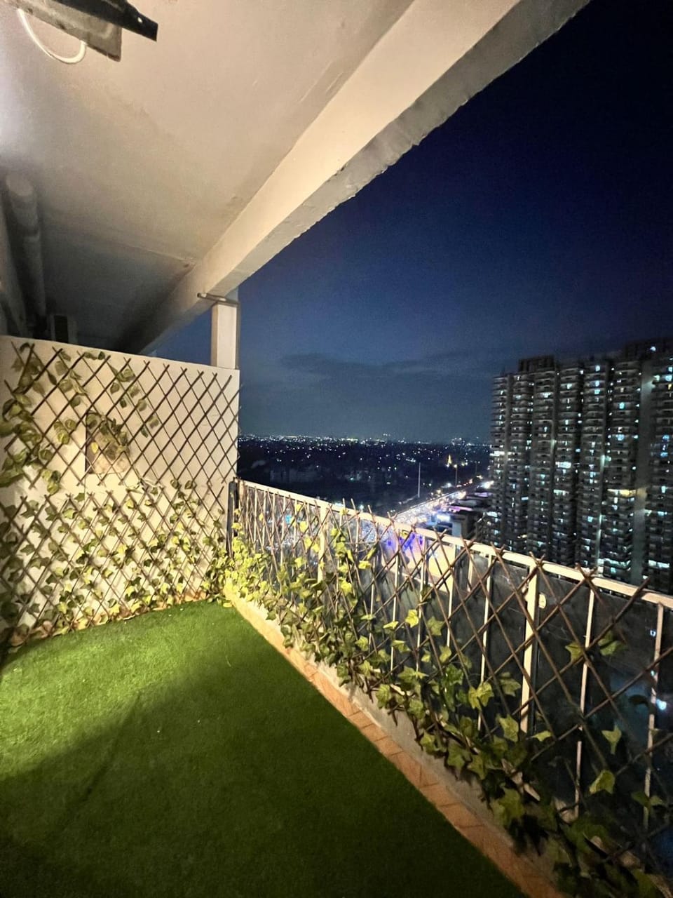 Night, View (from property/room), Balcony/Terrace
