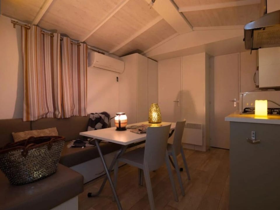 Mobil home avec terrasse - 4 pers. Campground/ 
RV Resort in Agde