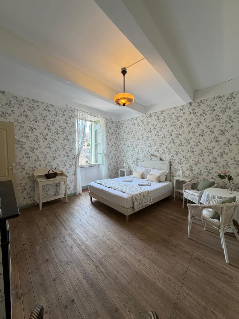 Maison Romantique Bed and Breakfast in Occitanie