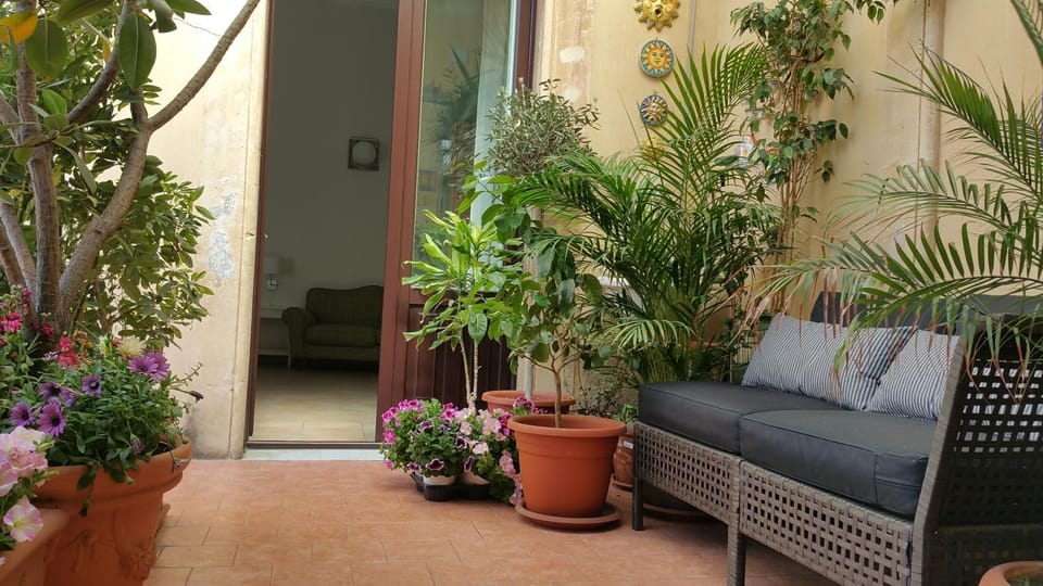 Decorative detail, Seating area