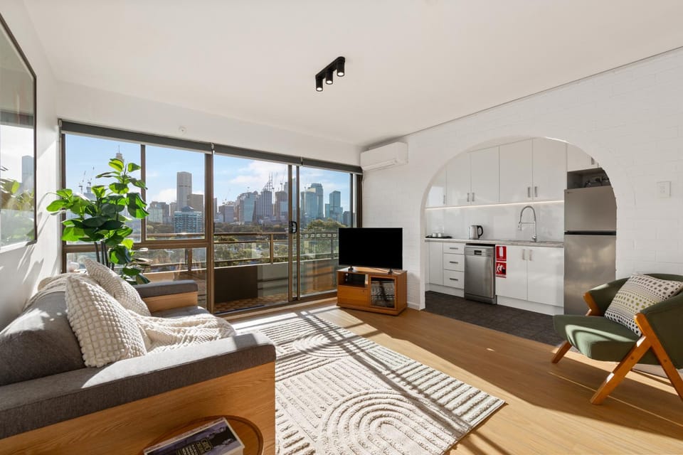 TV and multimedia, Living room, Seating area, Evening entertainment