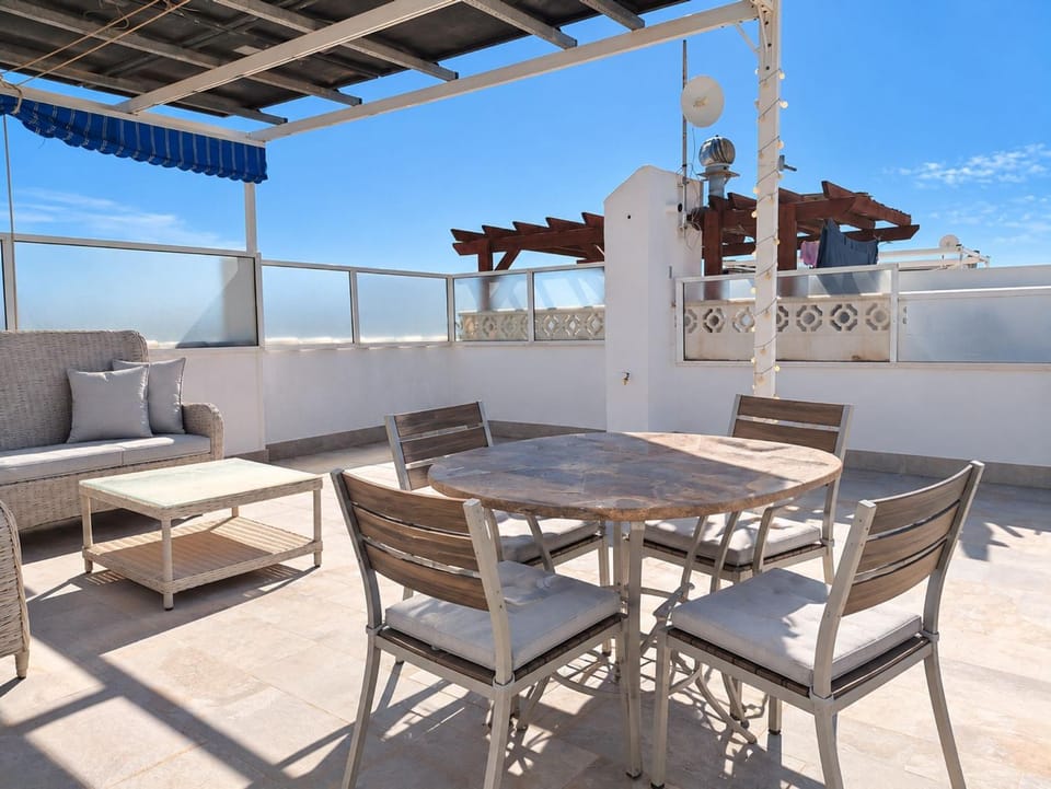 Balcony/Terrace, furniture