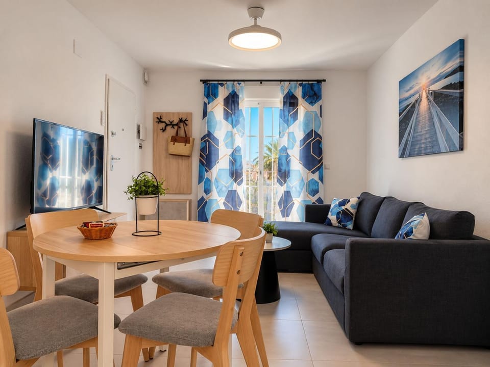 Communal lounge/ TV room, Living room, Dining area