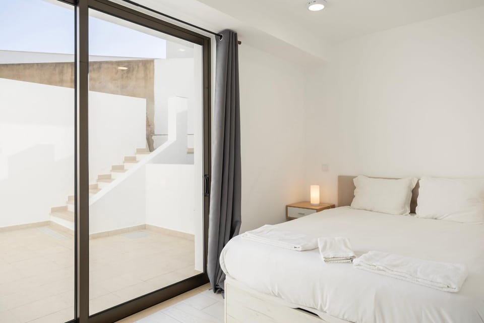 BeachSide R/C Apartment in Guia