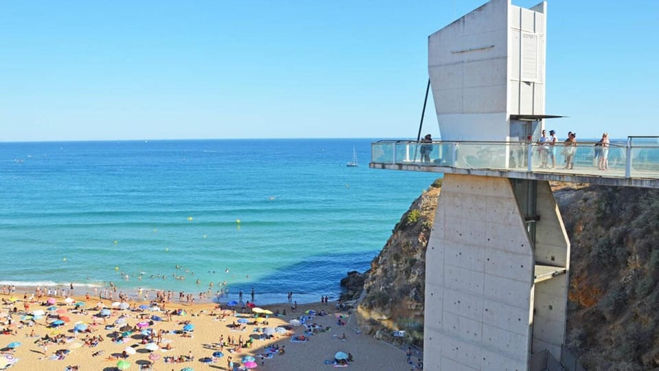 BeachSide R/C Apartment in Guia