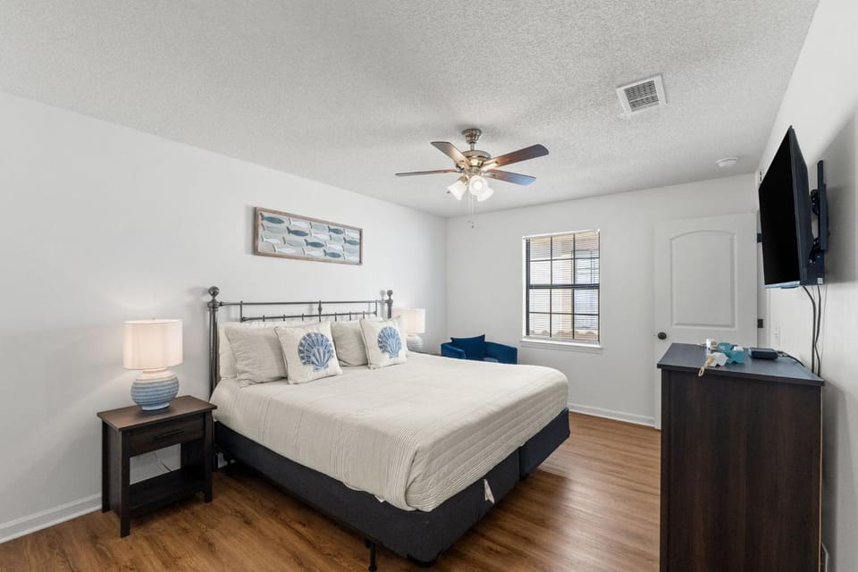 PCB Condo 1BR 2BA, Bunk Room, 4 Pools, Beach Access Apartment in Panama City Beach