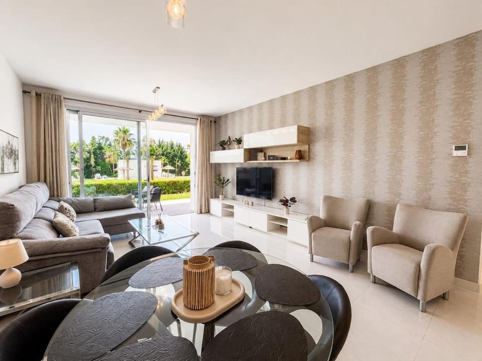 Beautiful renovated ground floor with private garden in Bel Air Apartment in Costa del Sol
