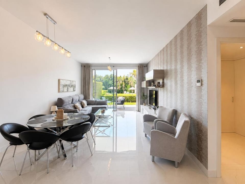 Beautiful renovated ground floor with private garden in Bel Air Apartment in Costa del Sol