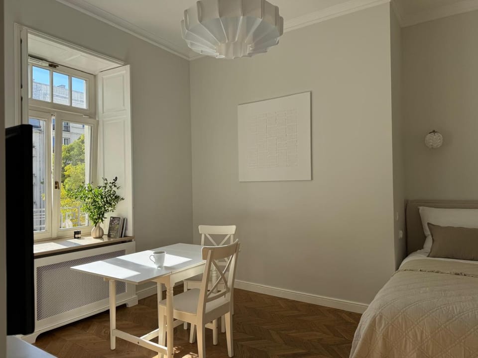 Bed, Photo of the whole room, Dining area, Bedroom
