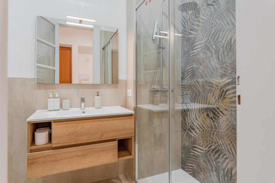 Shower, Bathroom, towels