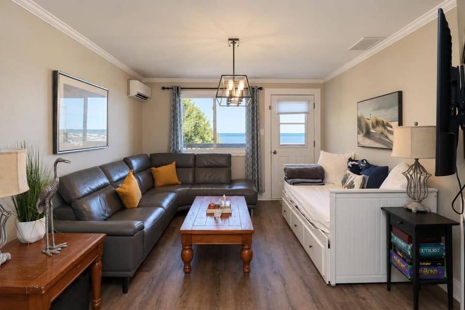 Shoreline Retreat -Beach Front -Wasaga Beach -Cottage -2 House in Wasaga Beach