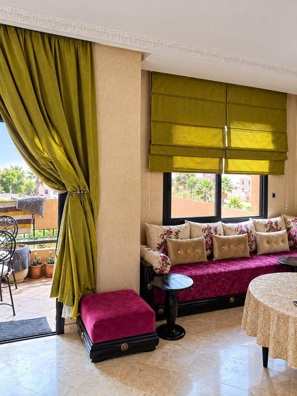 Living room, Seating area