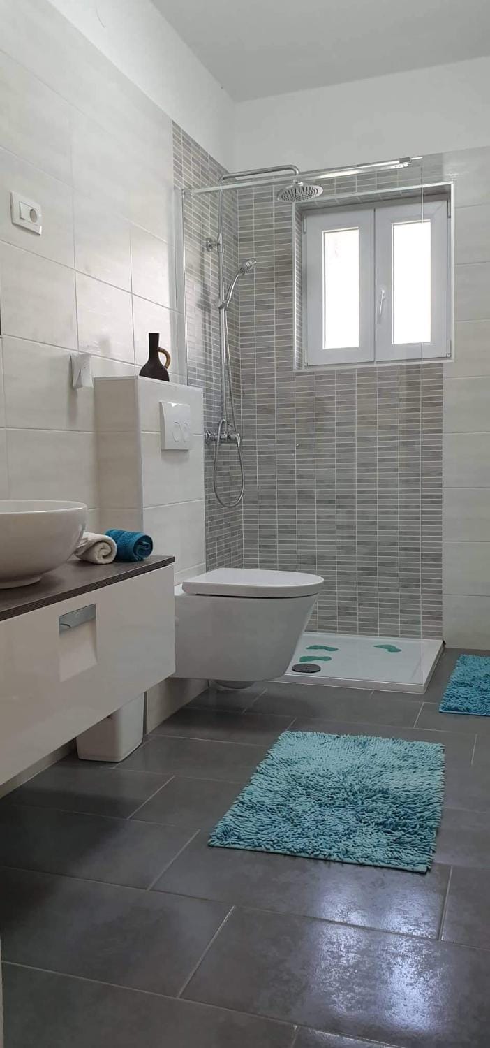 Shower, Bathroom, Decorative detail