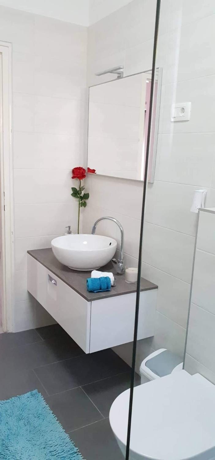 Bathroom, Decorative detail
