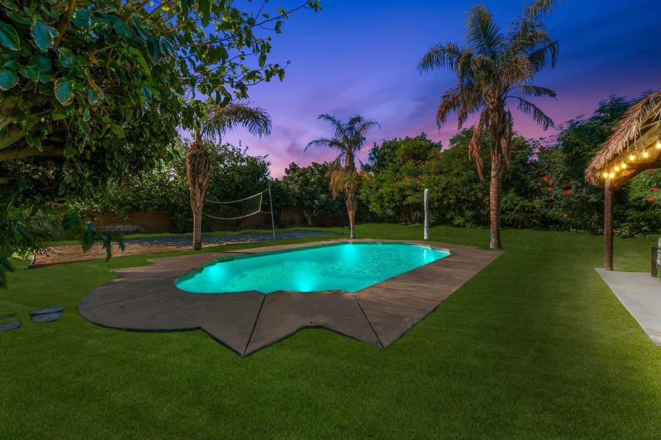Desert Game House Private Pool Volleyball Near Coachella House in Indio