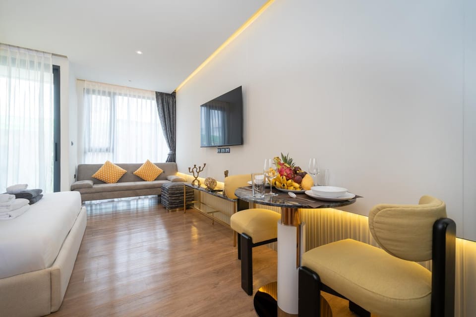 Beachfront Apartments 100 metrov to the Beach Bangtao Apartment in Choeng Thale
