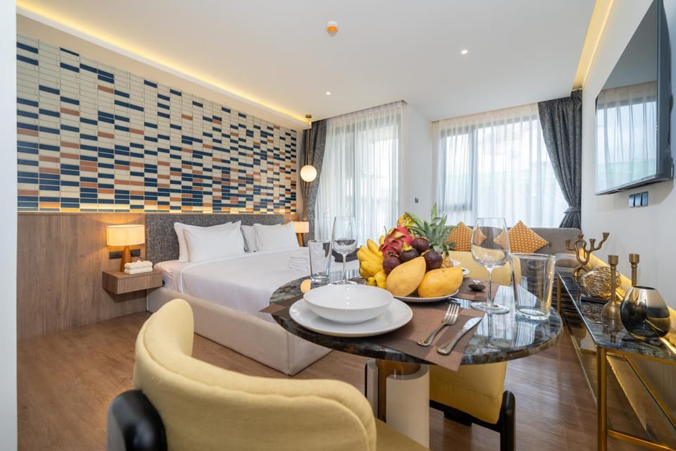 Beachfront Apartments 100 metrov to the Beach Bangtao Apartment in Choeng Thale