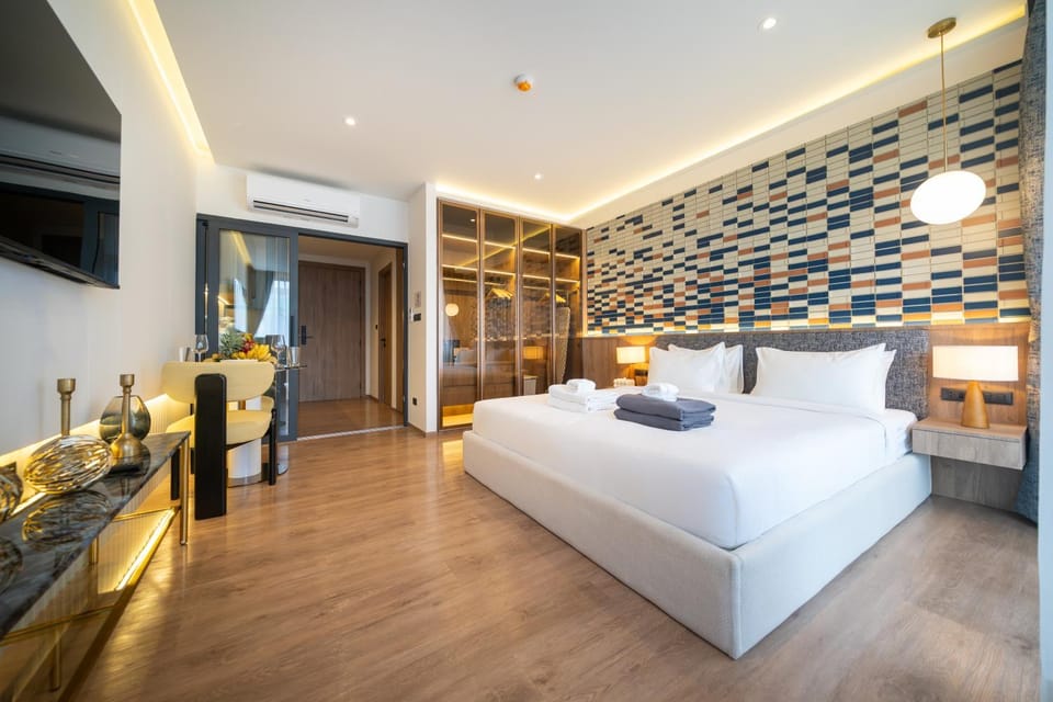 Beachfront Apartments 100 metrov to the Beach Bangtao Apartment in Choeng Thale