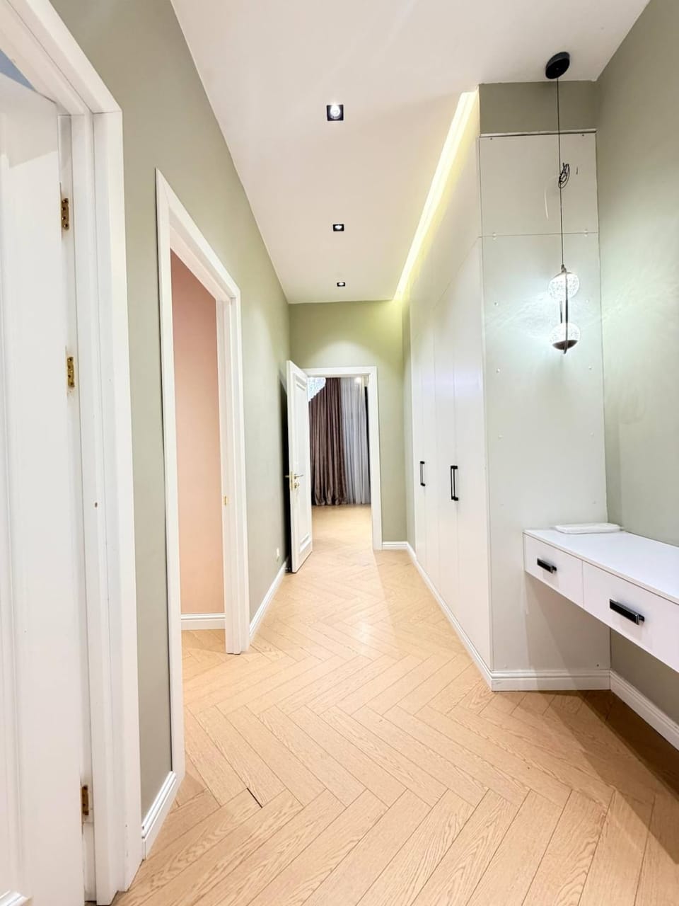 Luxurious 3-bedroom apartment in the Skyline Towers residential complex Apartment in Europe